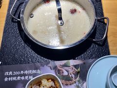 -洪氏嗨捞·广东猪肚鸡·椰子鸡火锅(西咸万象城店)