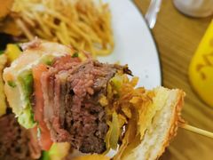 27&nbsp;牛肉汉堡-HELLO 27 意面·沙拉·帕尼尼