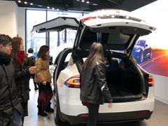 -TESLA 特斯拉(上海太古汇体验店)