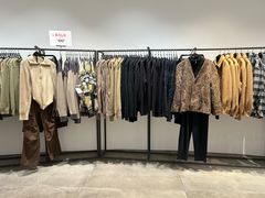 -URBAN REVIVO(上海中庚漫游城店)