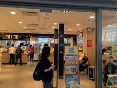 -麦当劳(上海虹桥站30B检票口楼上)