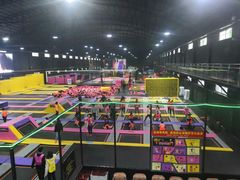 -嘿哟动霸CHUA·新潮玩运动娱乐中心·蹦床滑冰团建乐园