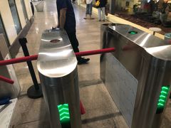 滴门卡进去的-奥冠体育华师附中恒温游泳馆