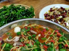 鲜锅兔-盐与味葱葱鲫鱼•自贡菜江湖菜(春熙店)