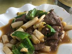 莲藕尖炒牛展-思远客家菜馆(巴伐利亚店)