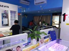 -提一眼镜·蔡司·依视路(小寨店)