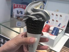 芝麻双拼冰淇淋-喜茶(上海泰禾大厦店)