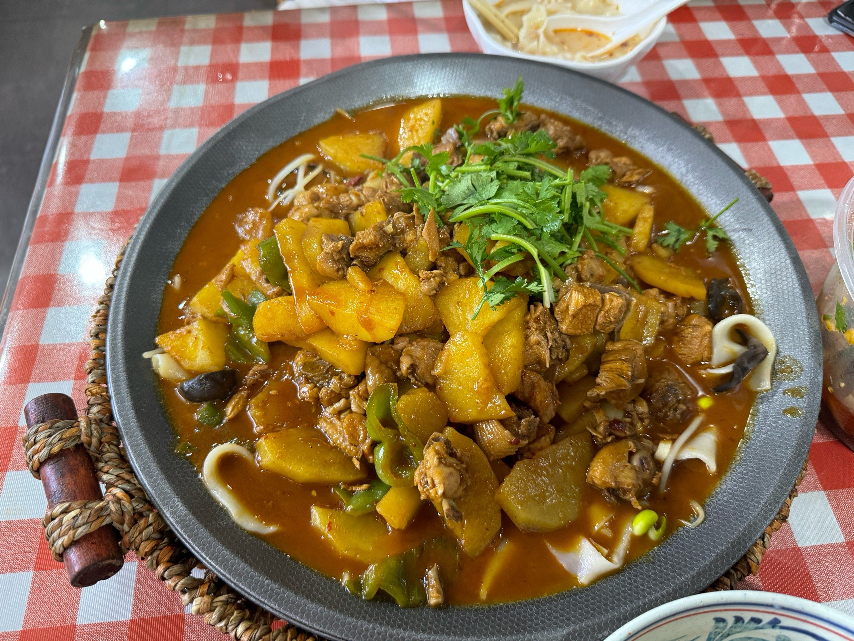 93武汉性价比超高的香辣大盘鸡 分量超足