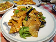 地三鲜-东北哈尔滨酱骨头馆房掌柜铁锅炖
