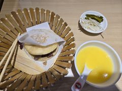 -闫家驴肉老店(华电一校店)