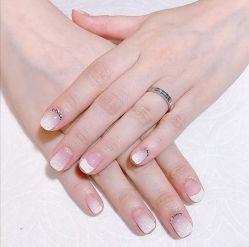 渐变-朵拉定制美妆美甲