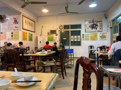 大堂-华哥新鲜猪精品美食
