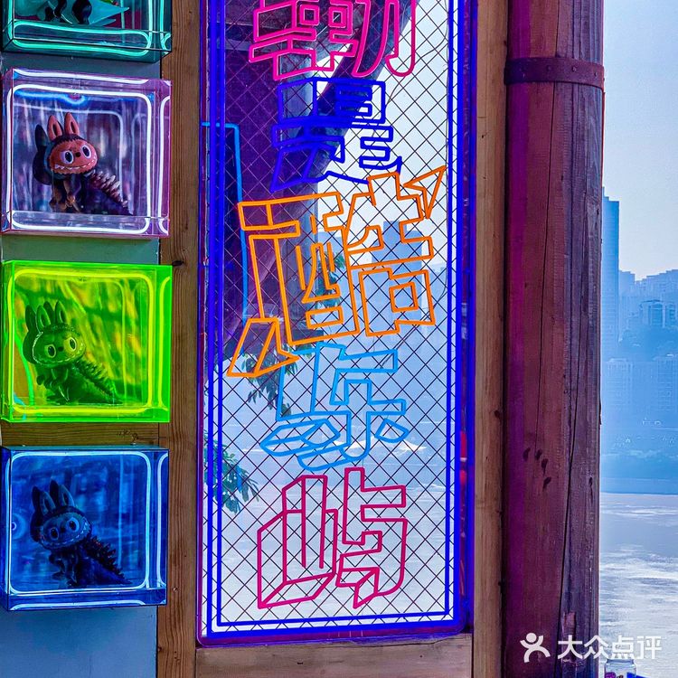 看得风景的半山腰咖啡小店 看尽山城江景 