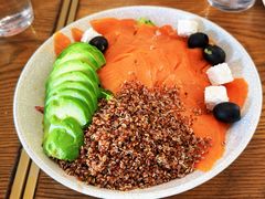 三文鱼牛油果沙拉-Money Shops(愚园路店)