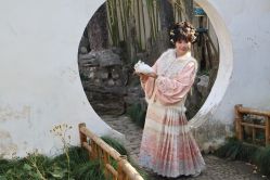 -一揽芳华汉服旗袍体验馆(拙政园店)