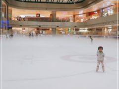 -冰堡国际溜冰场(观澜湖新城MHMALL店)