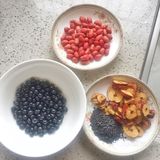 养生黑芝麻黑豆花生红枣豆浆