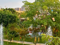 -茅草房·河畔园林火锅