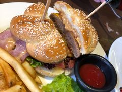 -拉亚汉堡经典餐厅(商城路店)