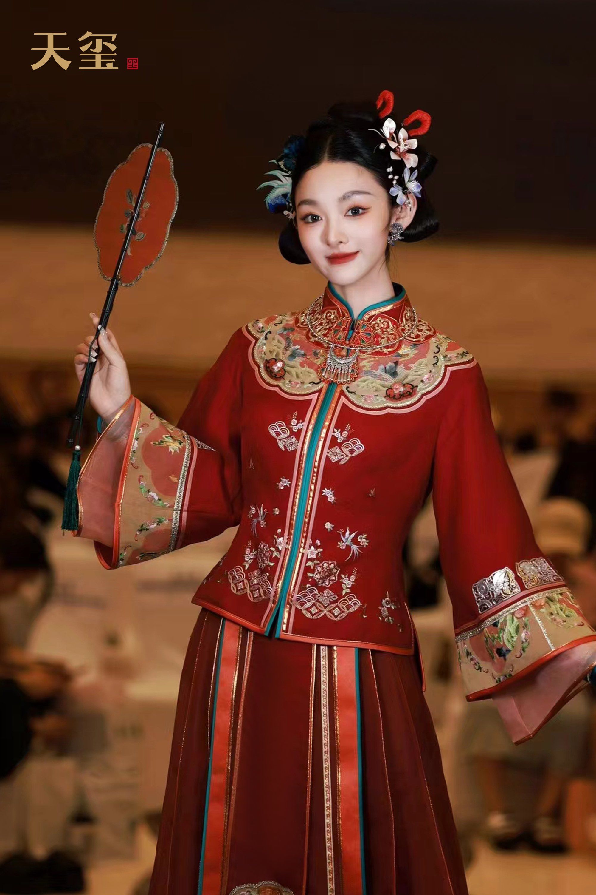 新中式红色秀禾服 「天玺中式礼服」