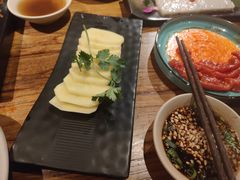 -老牌坊云南鱼豆花火锅(嵩山店)