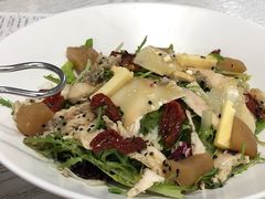 焦糖核桃梨子与多种芝士鸡肉沙拉-娜娜家·Nana's restaurant(国金汇店)