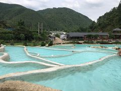 -十万大山布透温泉