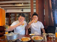 -Cuc Gach Quan Restaurant