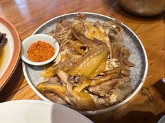 -头上红煨盐鸡·非遗院子餐厅