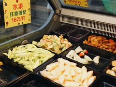自助取餐区-老炳·七丛松甘草水果