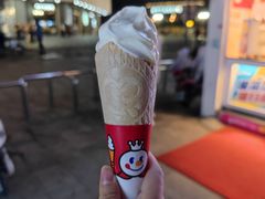 -蜜雪冰城(万达广场外B号门门口外集装箱店)