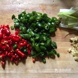 品尝正宗湘西风情的剁椒鱼头