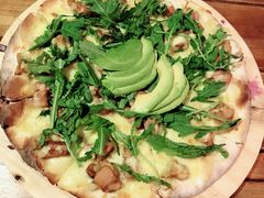 牛油果烤鸡肉比萨-百好乐宠物友好餐厅(朝外大街店)