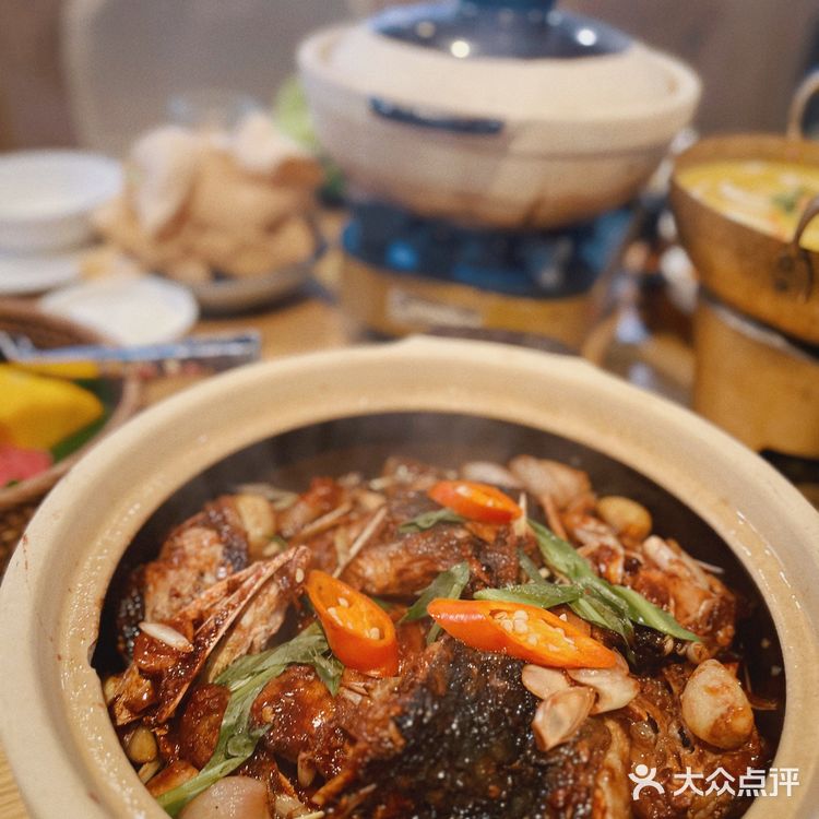 年轻人生活新方式-边吃火锅边烤肉～