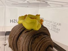 开心果爆浆黑可颂-HOT CRUSH趁热集合·现烤面包(环球港店)