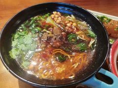 -爆炸头阿姨小四川正宗川味小吃(无任何分店)