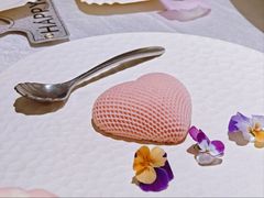 草莓奶油慕斯-PARFUM FLORAL花境法餐(南京首店)