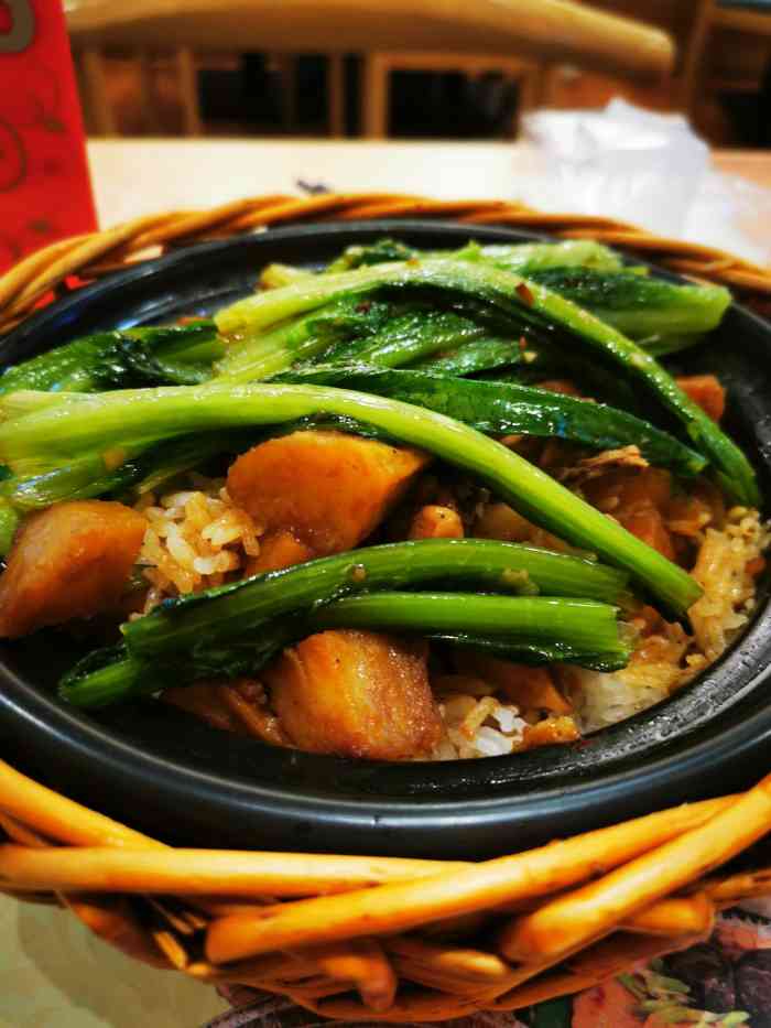 煲掌柜金牌煲仔饭-"环境漂亮,装修有风格.从外面看厨房里干净.