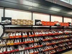 -百年港湾奥特莱斯(香炉礁店)