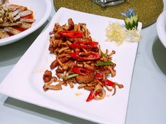 白玉菇炒猪颈肉-田园·晶品会(鹤庆路店)