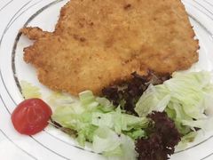 崇明生态猪炸猪排配辣酱油-红房子西菜馆(淮海中路店)