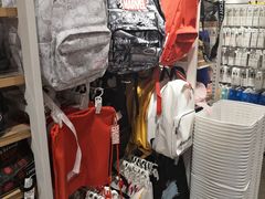 -名创优品(北京新中关购物中心地铁层店)