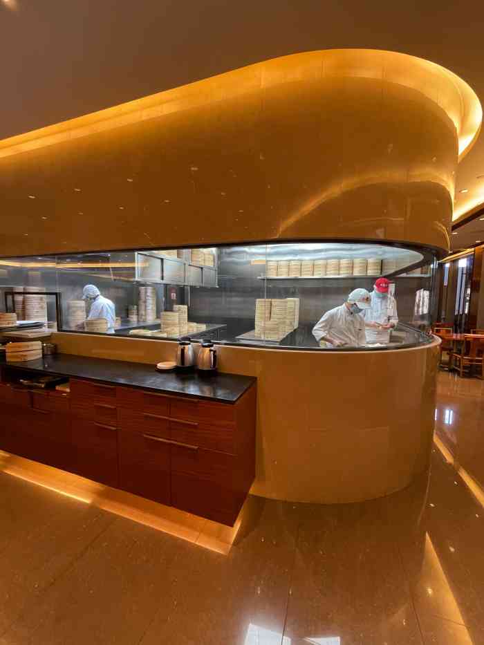 鼎泰丰(成都远洋太古里店)-"去的比较晚 位置非常多 店内也安静 服.