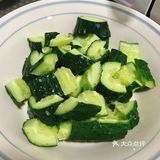 最简单易上手的夏日菜品之拌黄瓜变蛋