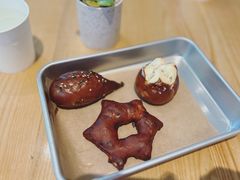 碱水面包-WHEN PIGS FLY当猪飞
