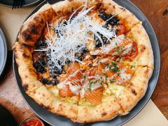 白酱三文鱼梅干菜双拼披萨-O'mills Sourdough Bakery&Bistro(永嘉路店)
