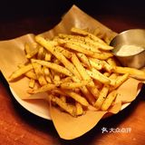 环境超棒的一家西式餐吧