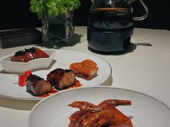 玻璃脆皮香茅石岐乳鸽-炳胜私厨(万象前海店)