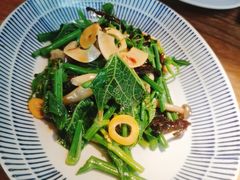 丝瓜尖拌菌菇-中8楼风尚云南菜(颐堤港店)