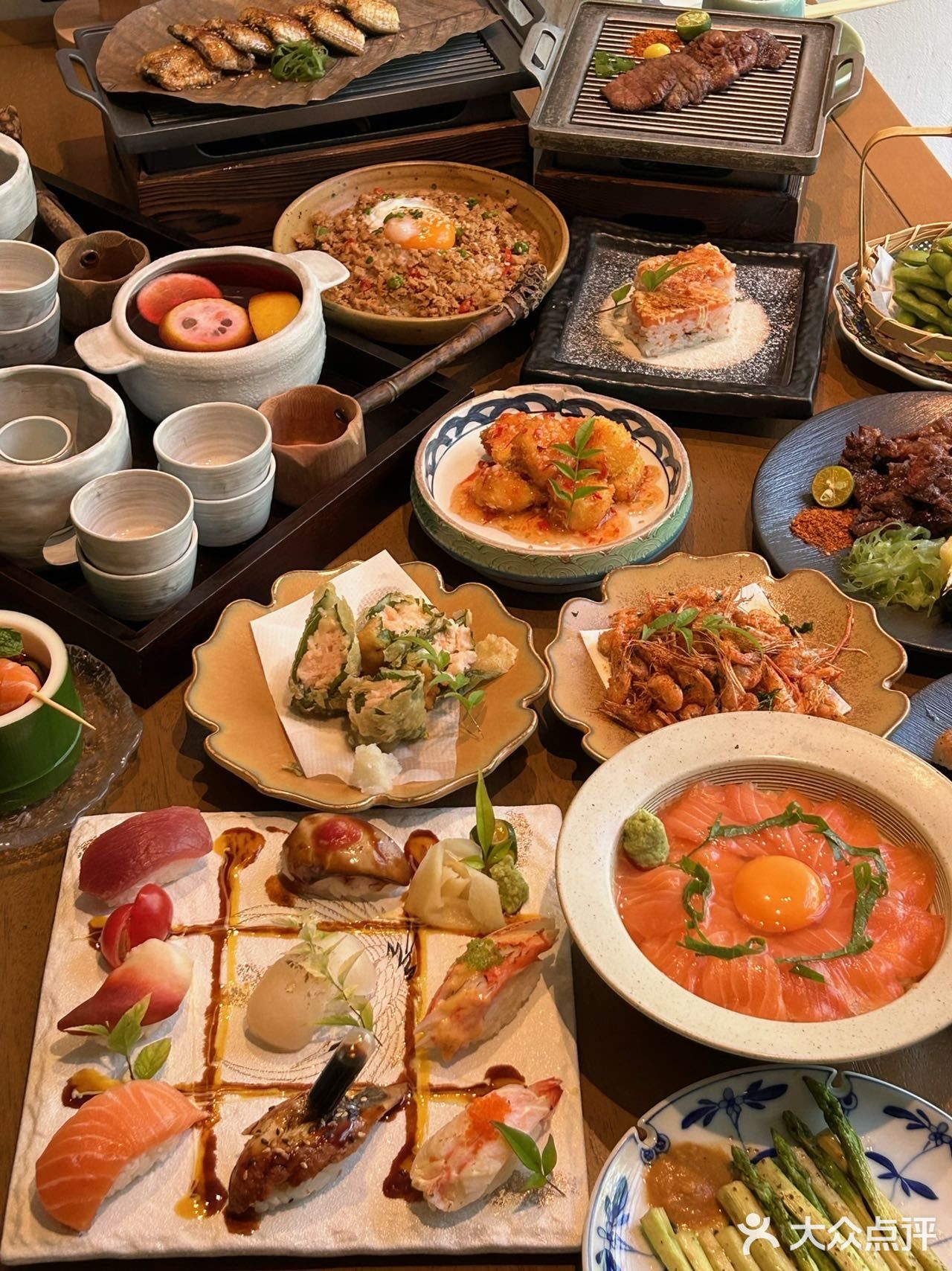它家是榻榻米，有包厢！私密性蛮好！都给我去这家炫饭